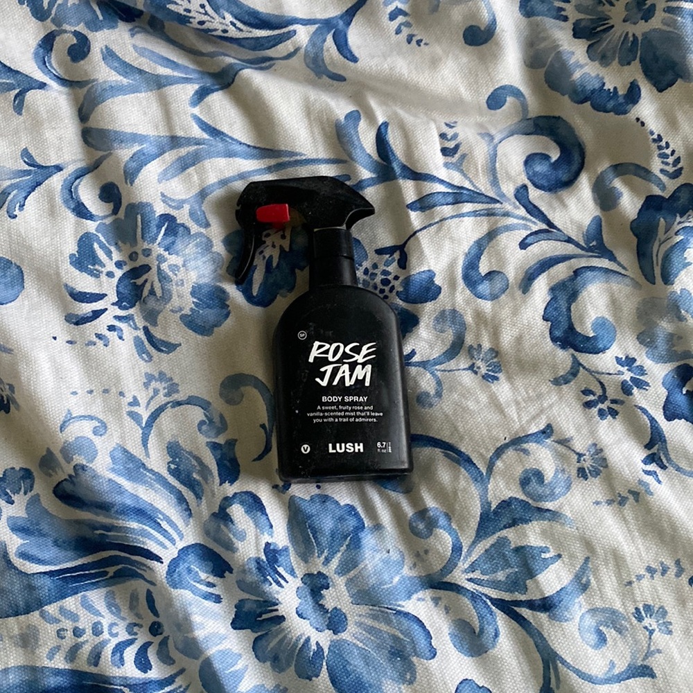 lush body spray